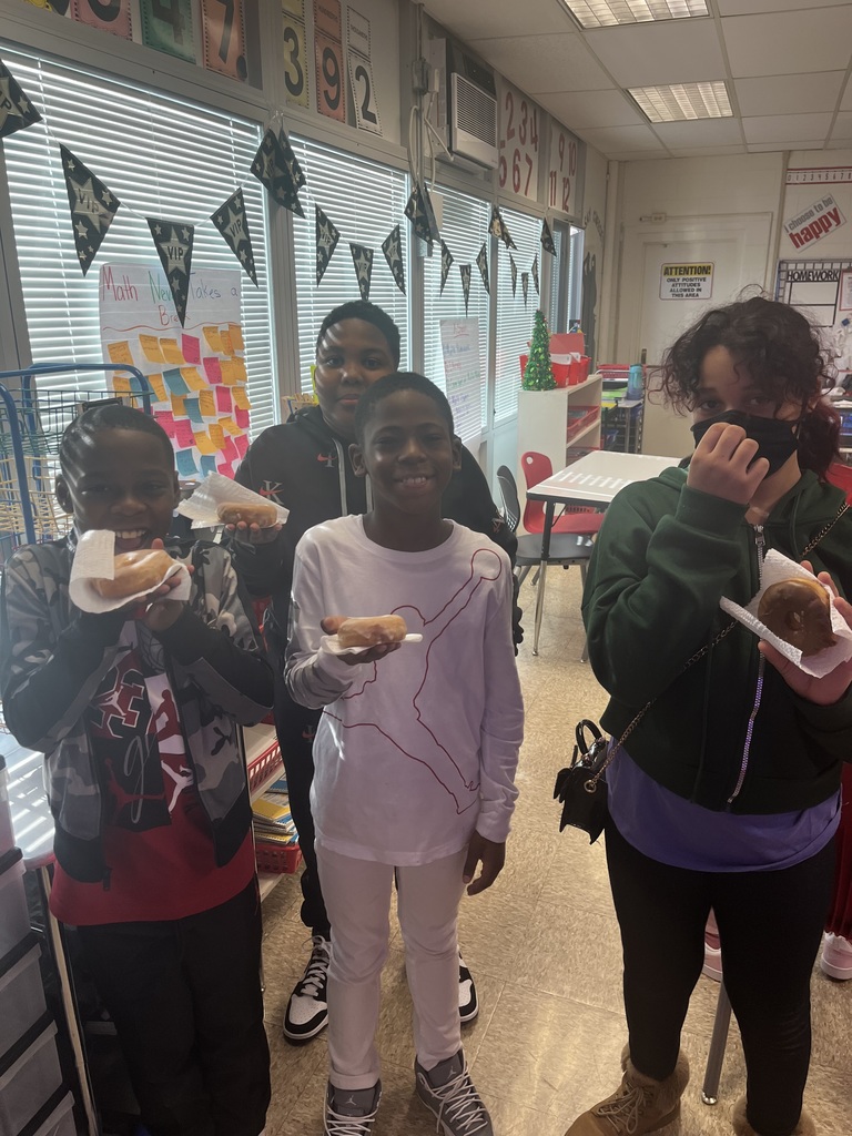 4th graders with donuts